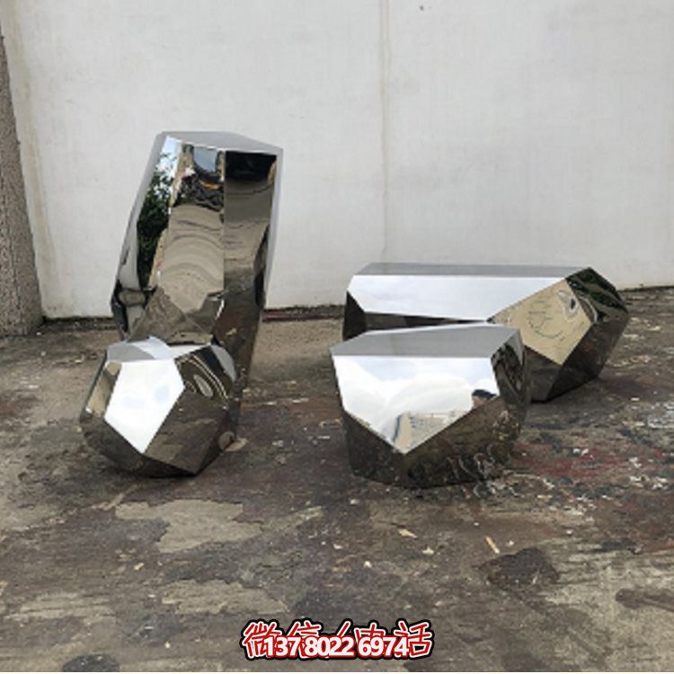 高級(jí)不銹鋼鏡面戶(hù)外公園雕塑裝飾，以鵝卵石為靈感