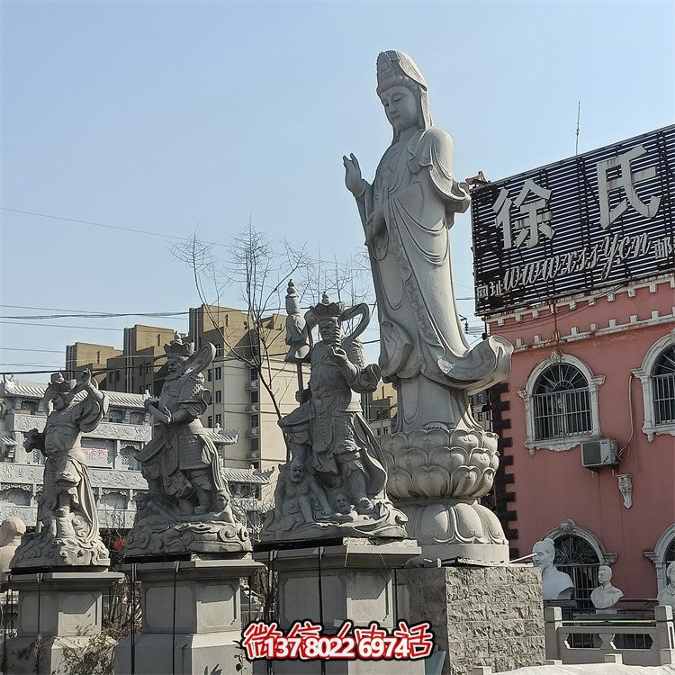 精美關公、佛像和石獅子雕刻，青石裝點美化廣場