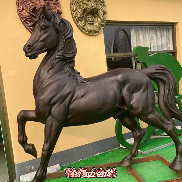 玻璃鋼仿銅馬雕塑為景區(qū)廣場(chǎng)戶(hù)外擺放而生