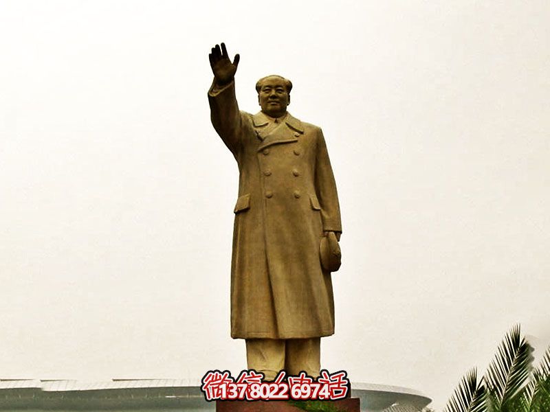 毛澤東偉人銅雕揮手，宣揚(yáng)偉大精神！