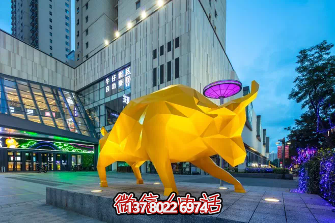 玻璃鋼彩繪雕塑讓你的廣場(chǎng)現(xiàn)象級(jí)創(chuàng)意牛！