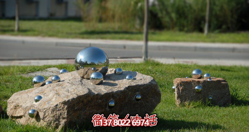 雕塑般的不銹鋼球體，帶給您不一樣的公園創(chuàng)意