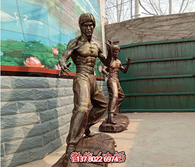 “李小龍雕塑從電影院到廣場，功夫明星永存”