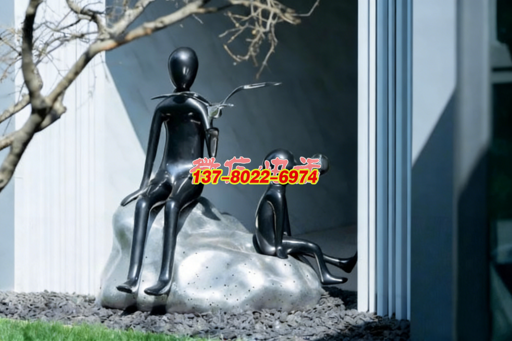 云端童夢(mèng)：金屬羽翼與氣泡里的詩意日常